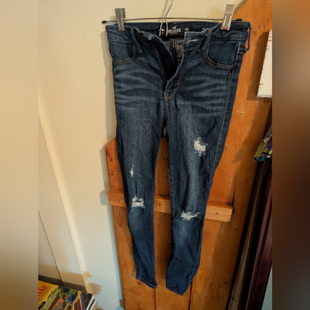 Hollister Women's Dark Blue Distressed Skinny Jeans